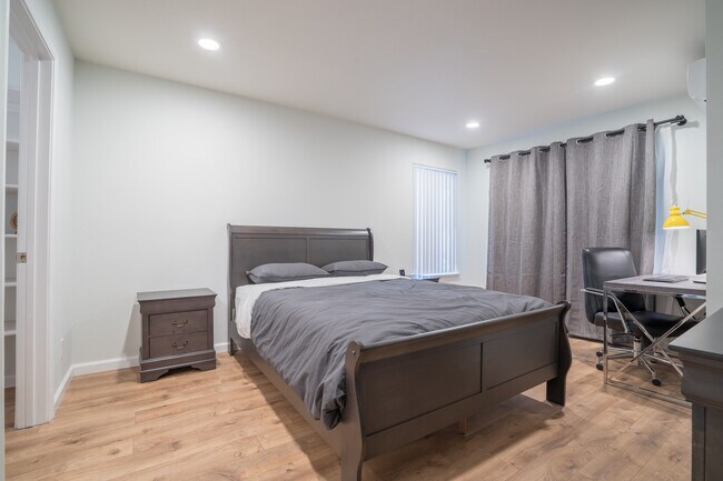 Building Photo - 926 Catkin Ct