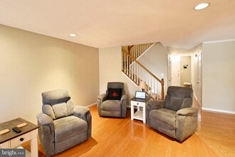 Building Photo - 110 Treymore Ct