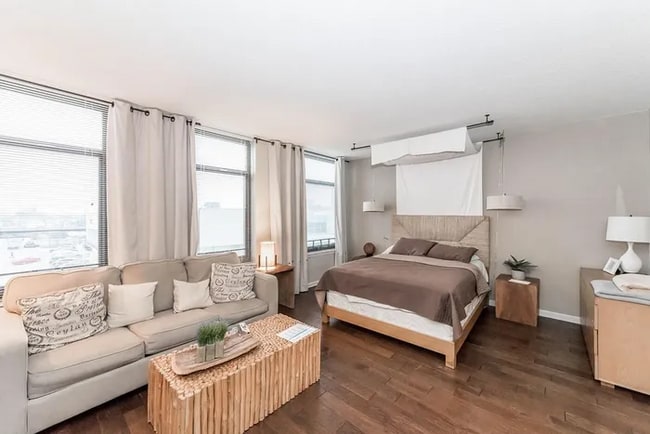 Building Photo - 360 N Desplaines St