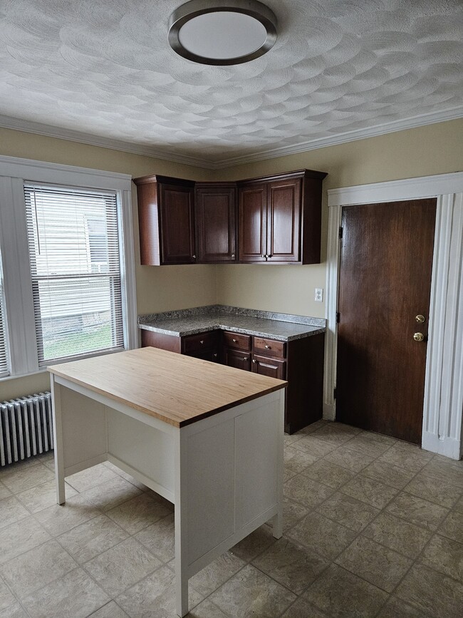 Eat in Kitchen - 1495 River St