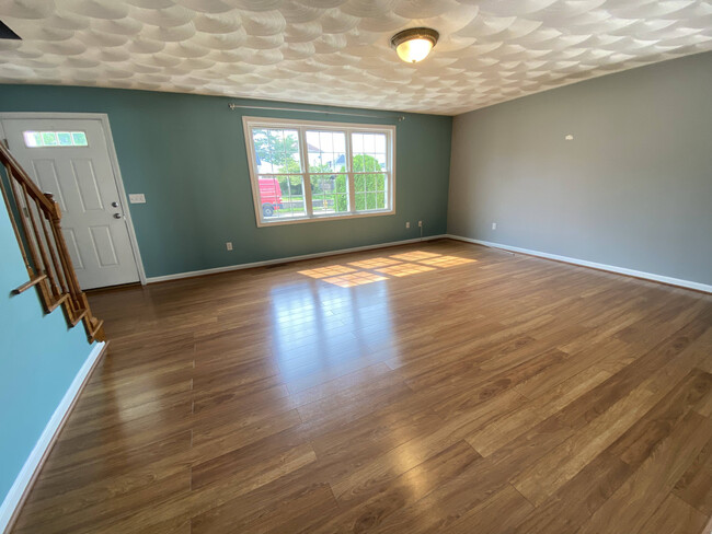 Building Photo - 8 Tobie Ave