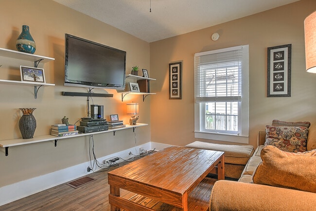 Living Room - 433 W Poplar St