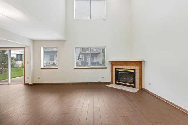 Building Photo - 658 E Whispering Oaks Ct