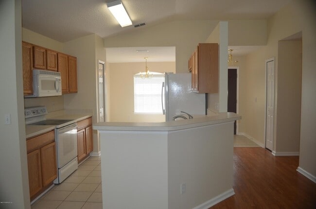 Building Photo - 545 Prosperity Lake Dr