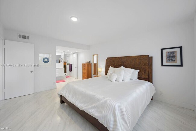 Foto del edificio - 2 br, 2 bath House - 1401 N Riverside Dr A...