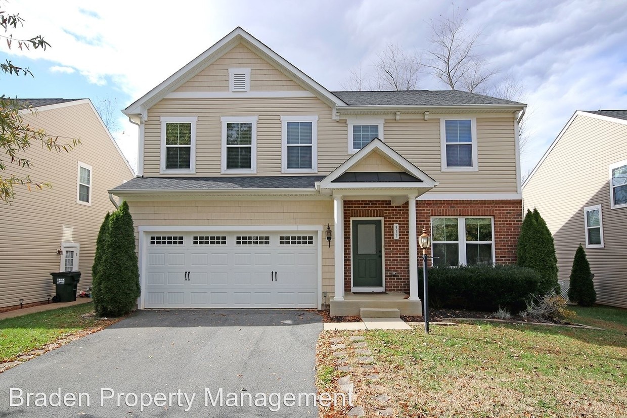 Primary Photo - 4 br, 3.5 bath House - 311 Patriot Way
