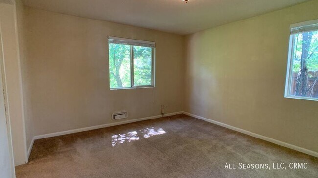 Building Photo - 2221 Bonfoy Avenue
