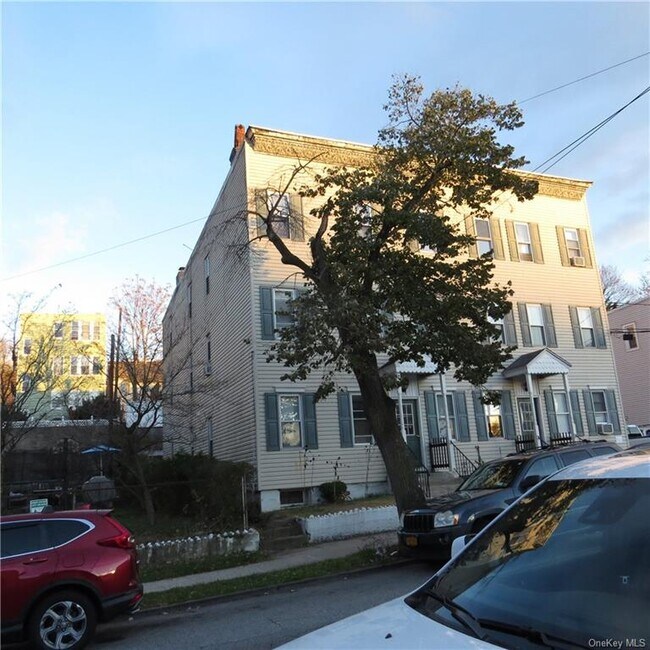 Foto del edificio - 34 Burhans Ave