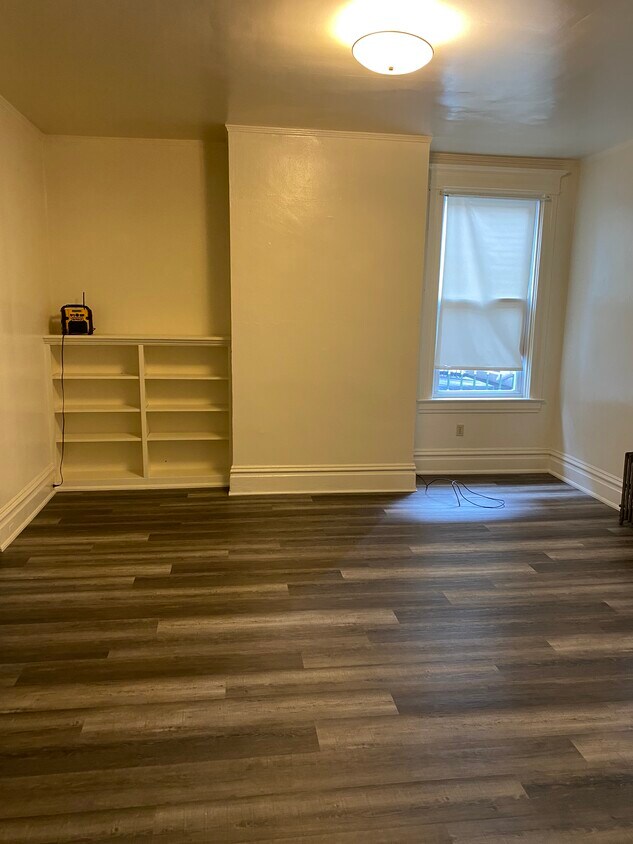 Foto principal - 127 Seminary Ave