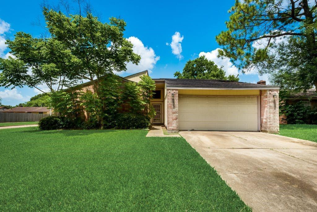 Foto principal - 15846 Blueridge Rd
