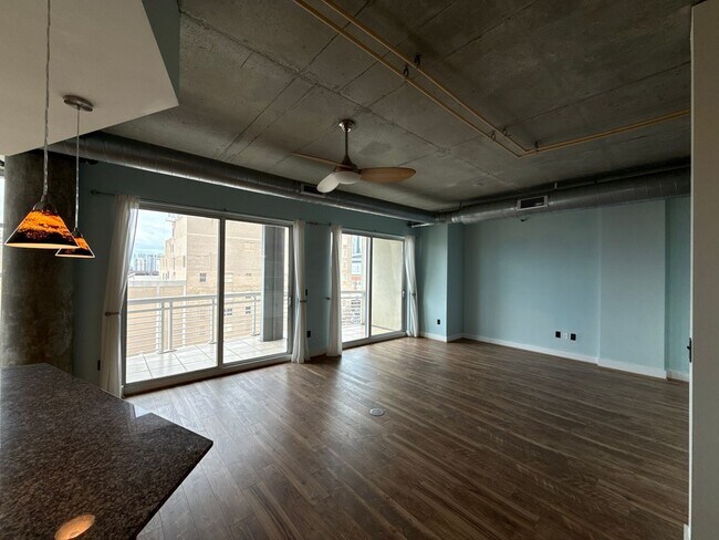 Foto del edificio - T.R. Lawing Realty Property