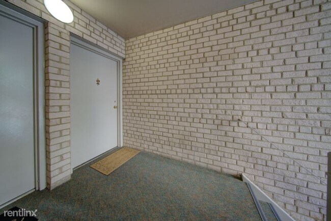 Foto del edificio - 2 br, 1 bath Condo - 35 Canterbury Sq # 302
