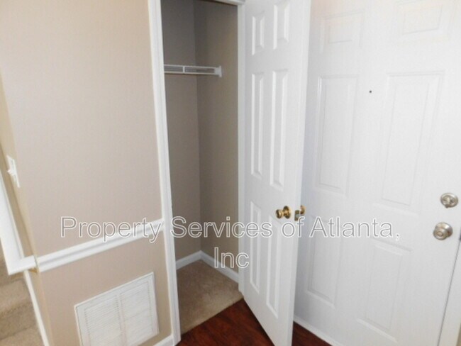 Foto del edificio - 311 Windcroft Cir NW