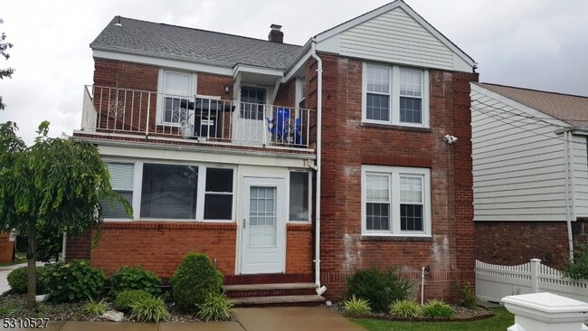 Building Photo - 48 Hobart Pl