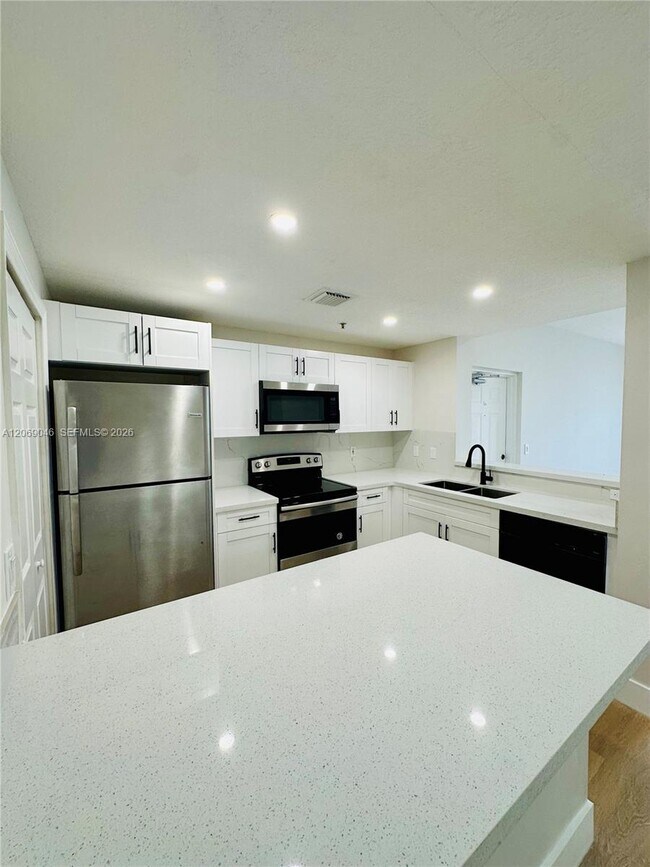 Foto del edificio - 6560 NW 114th Ave