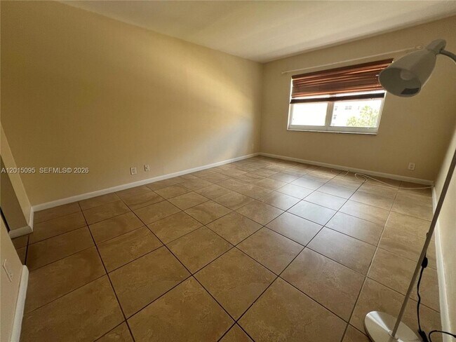 Foto del edificio - 401 Golden Isles Dr
