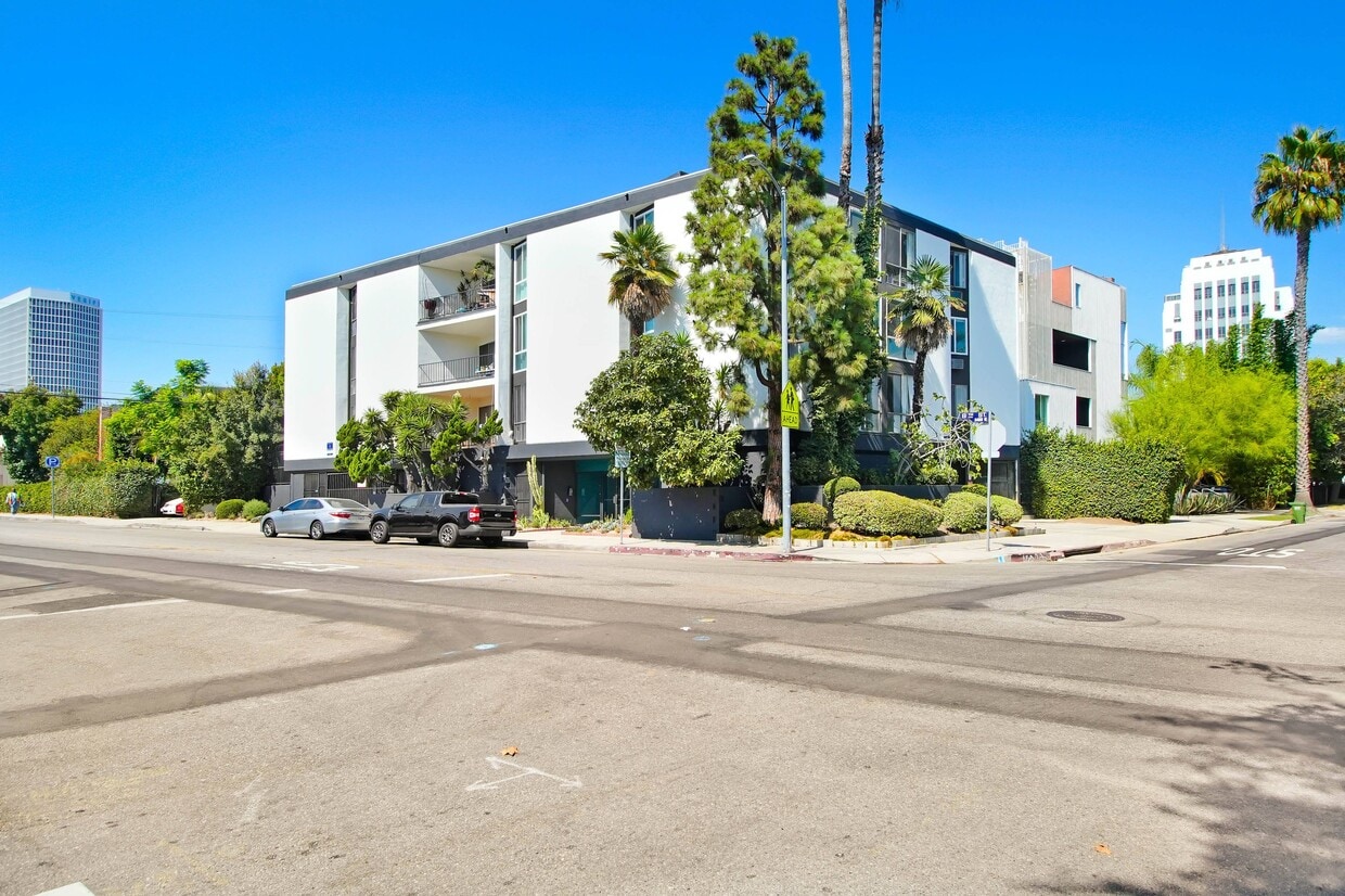Building Photo - 5403 West 8th Street