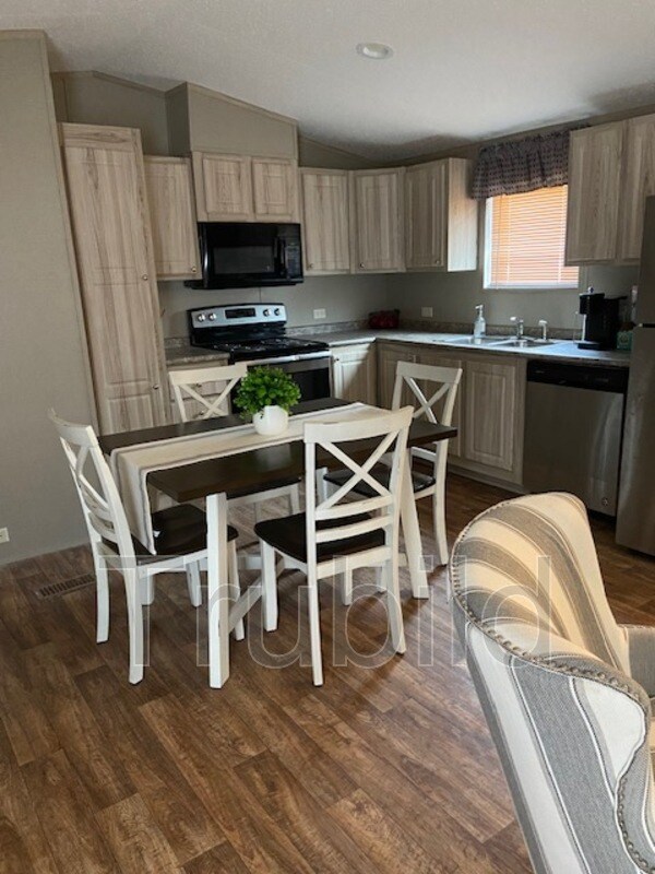 Foto del edificio - 160 Weavers Cir