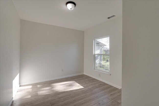 Foto del edificio - 3BR / 1BA Home for Rent $1750/month — Comfortable Living in Chattanooga