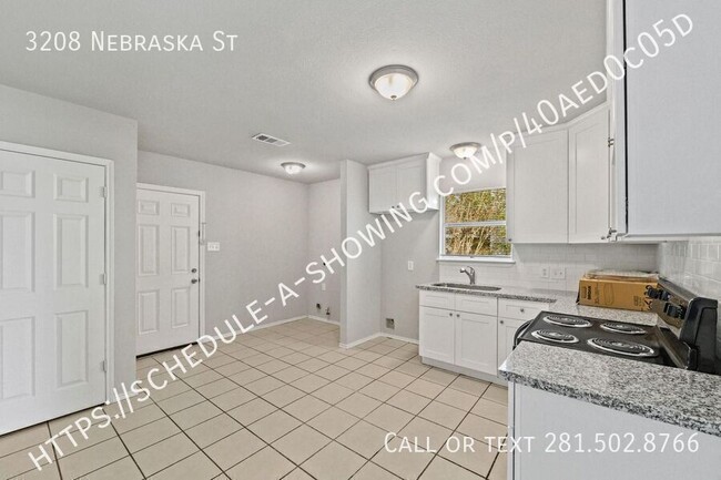 Building Photo - 3208 Nebraska St