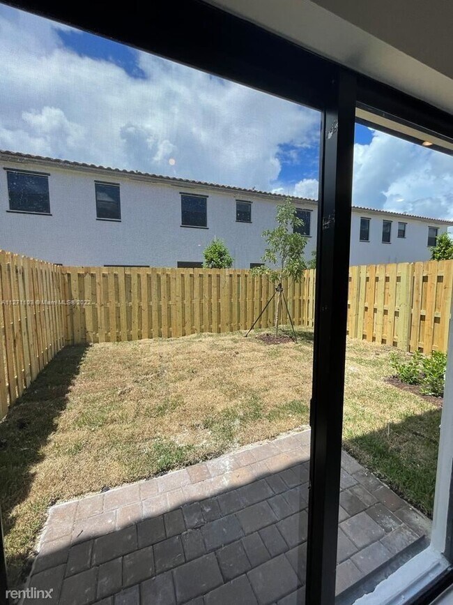 Building Photo - 3 br, 2.5 bath House - 24580 SW 119th Ct #...