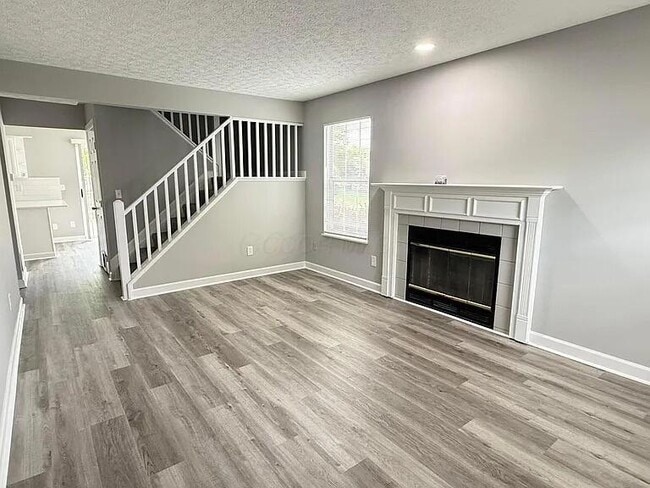 Foto del edificio - 904 Charleston Way Dr