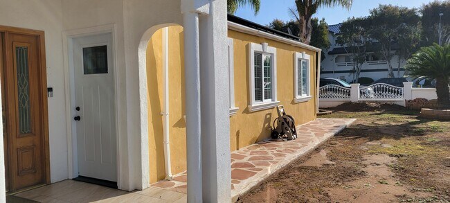 Building Photo - 880 Donax Ave