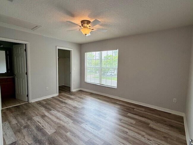 Foto del edificio - Beautiful 2/2.5 Townhome FOR RENT in the h...
