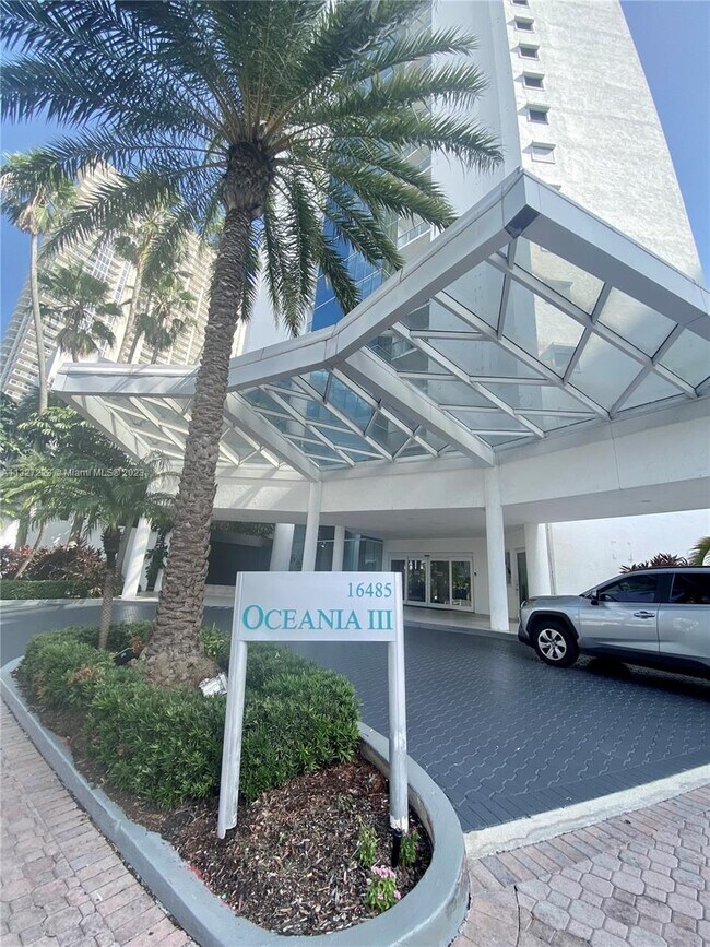 Building Photo - 16485 Collins Ave