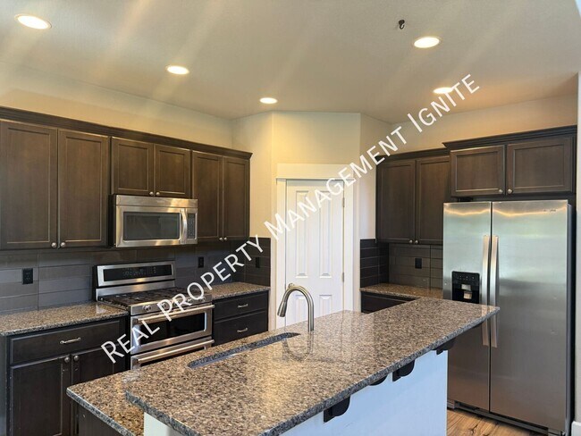 Foto del edificio - 21365 NE Evelyn Pl