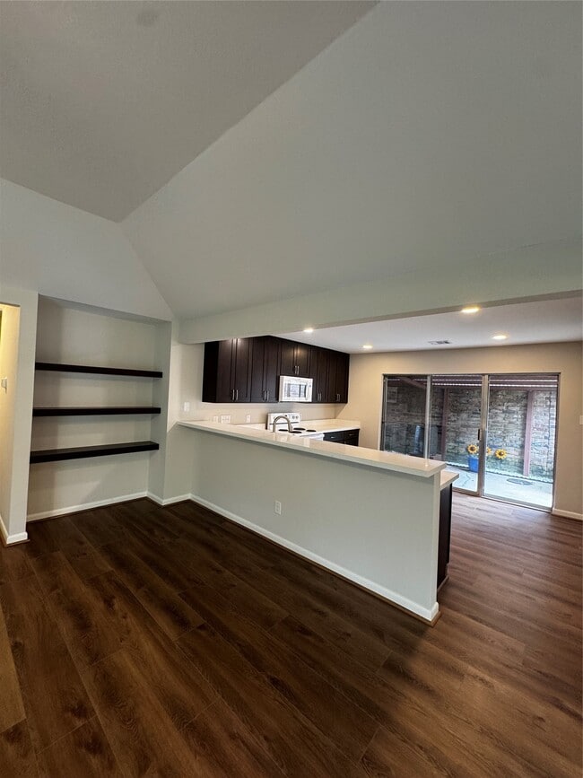 Foto del edificio - 8807 Belle Glen Dr