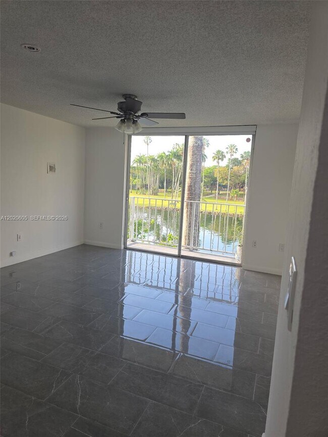 Foto del edificio - 1740 NW N River Dr