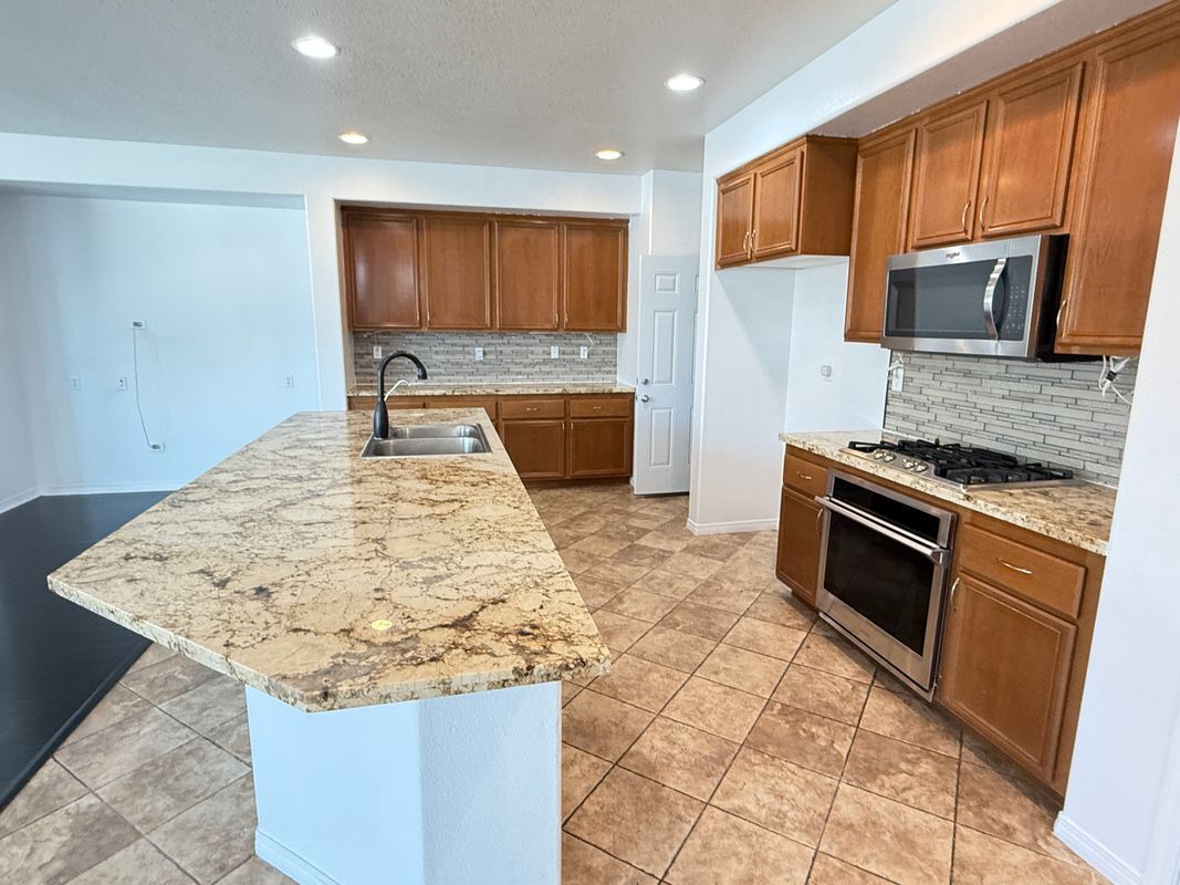 Foto principal - 9093 Seal Beach Dr