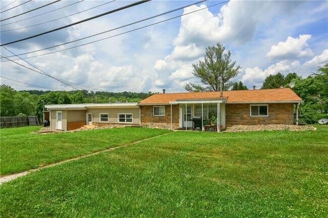 Building Photo - 110 Saltarka Rd