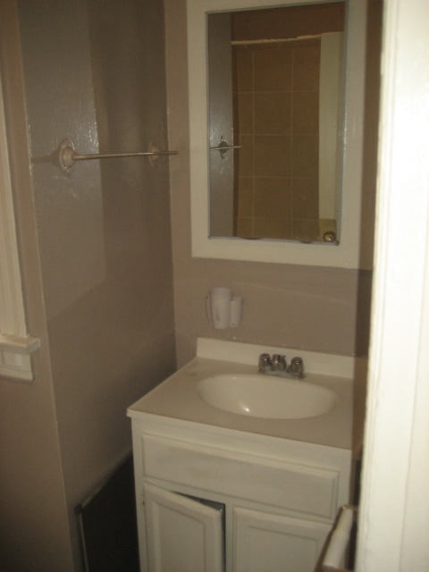 Building Photo - 932 S Mariposa Ave