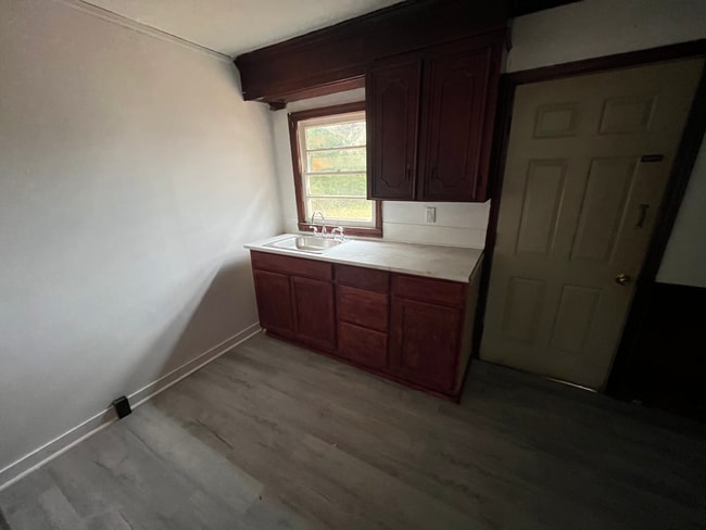 Foto del edificio - 754 Raymond Rd