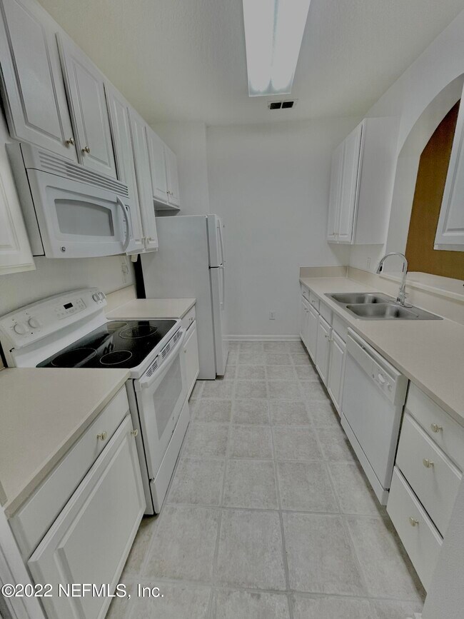 Building Photo - 7801 Point Meadows Dr