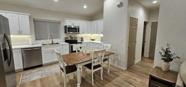 Foto del edificio - 731 W 6th S St