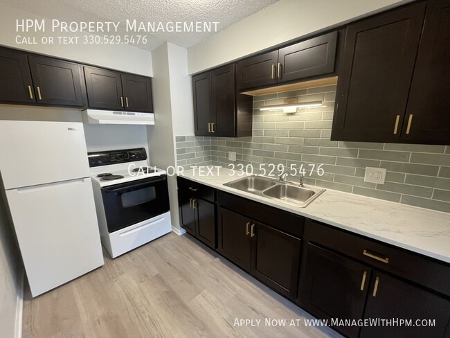 Foto del edificio - Renovated One Bedroom! Howe Ave!  First Mo...