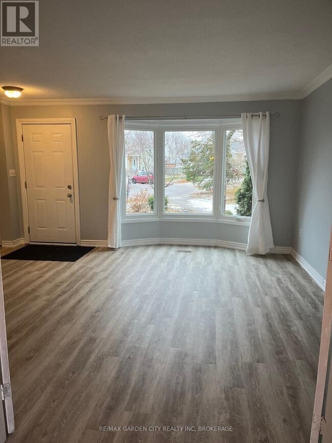 Building Photo - 42 Oakmeadow Pl