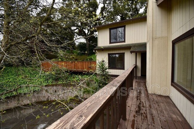 Building Photo - 529 Joelle Heights