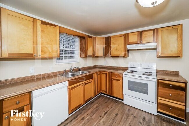 Foto del edificio - 4423 Treeline Way