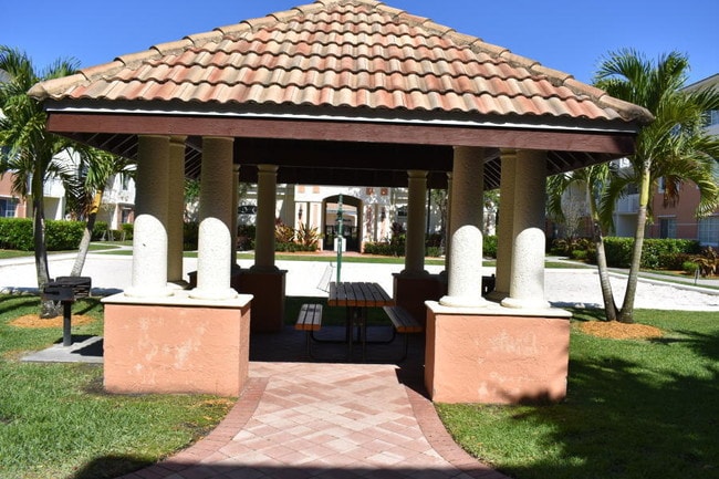 Building Photo - 9845 Baywinds Blvd