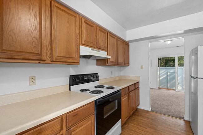 Foto del edificio - 3 Bedroom Townhome in Virginia Beach