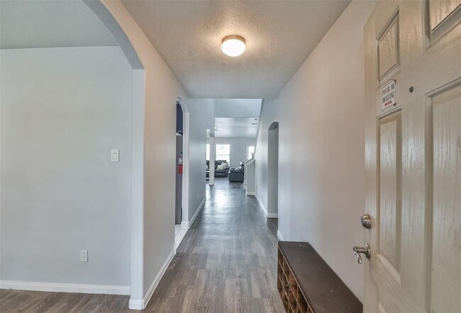 Building Photo - 21614 Donata Cir