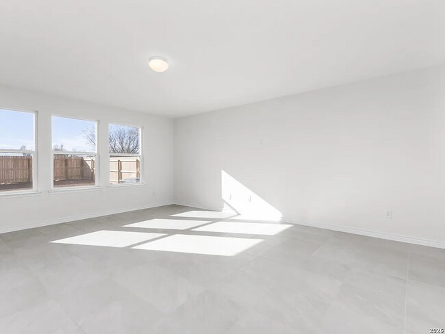 Foto del edificio - Modern Comfort Meets Style in Mariposa Manor
