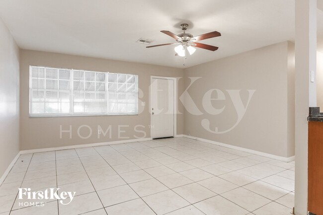 Foto del edificio - 6812 SW 22nd Ct