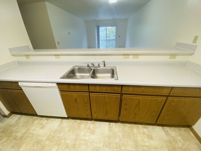 Building Photo - 395