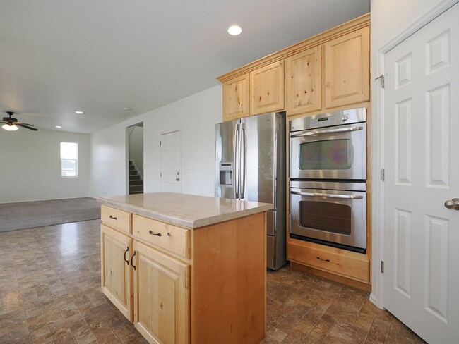 Building Photo - Beautiful Home in Lehi with spacious yard!