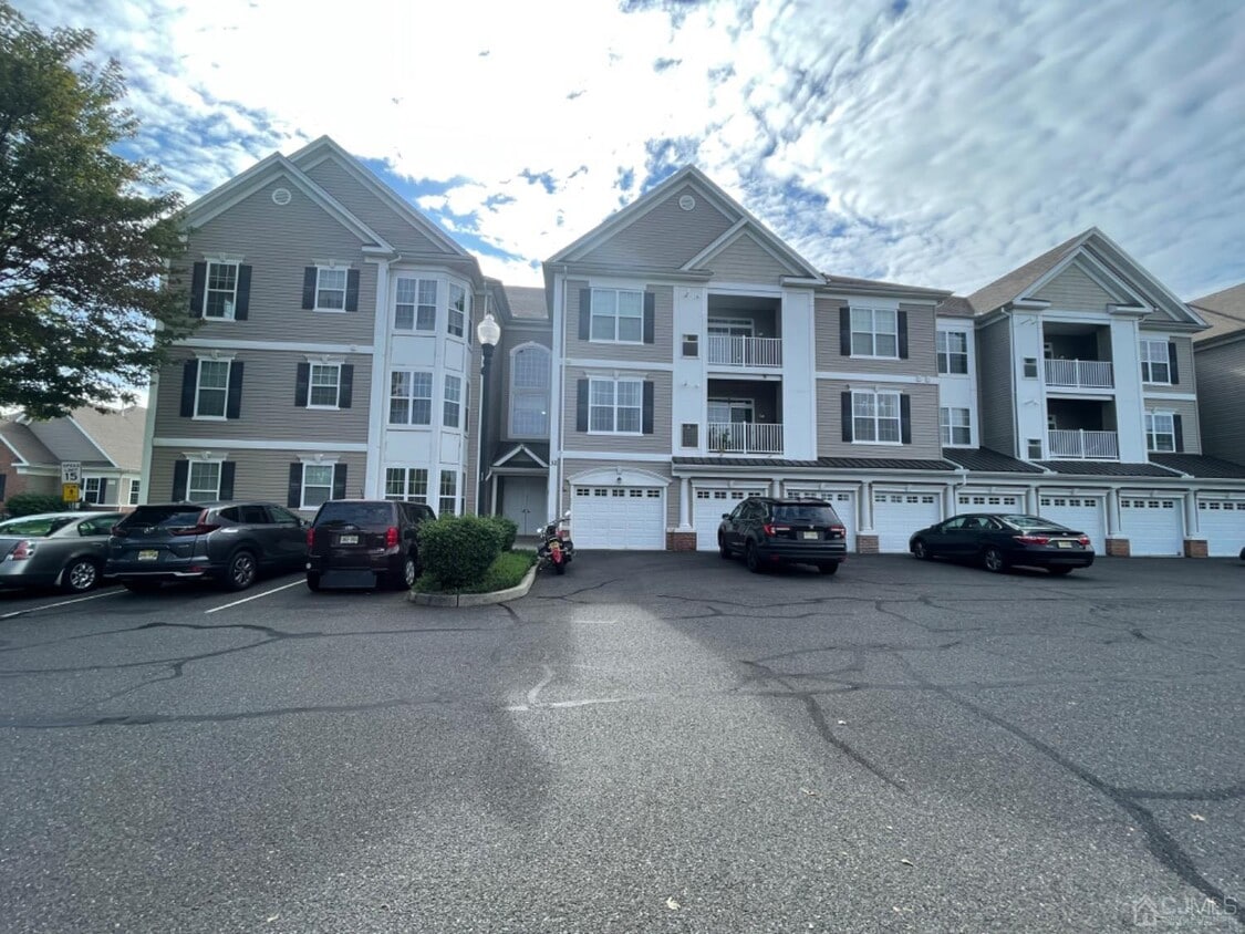 3223 Edward Stec Blvd, Edison, NJ 08837 Condo for Rent in Edison, NJ